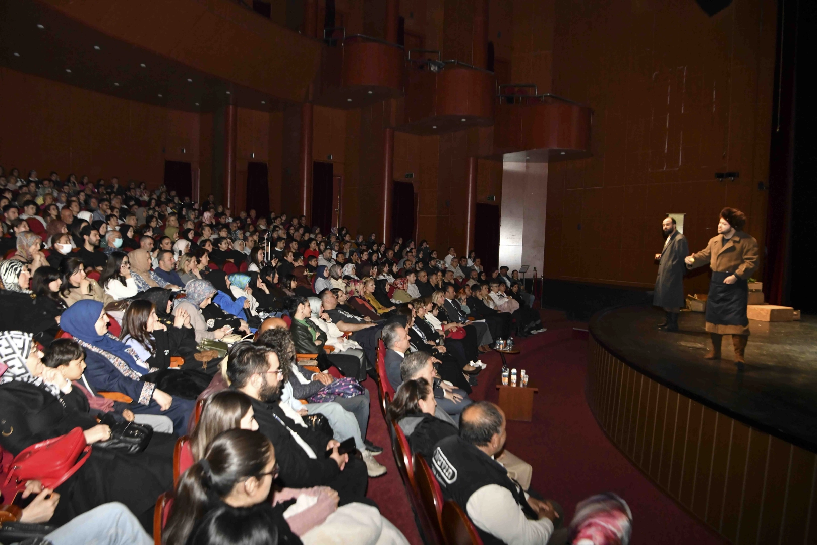 Ankara&rsquo;da gen&ccedil;lik tiyatrosundan g&uuml;&ccedil;l&uuml; performans
