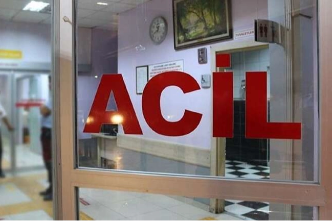 Zeytinburnu a&ccedil;ıklarında gemide zehirlenme paniği! 4 kişi hastanede