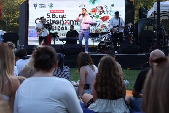 Bursa Gastronomi Festivali&rsquo;nde m&uuml;zik ziyafeti