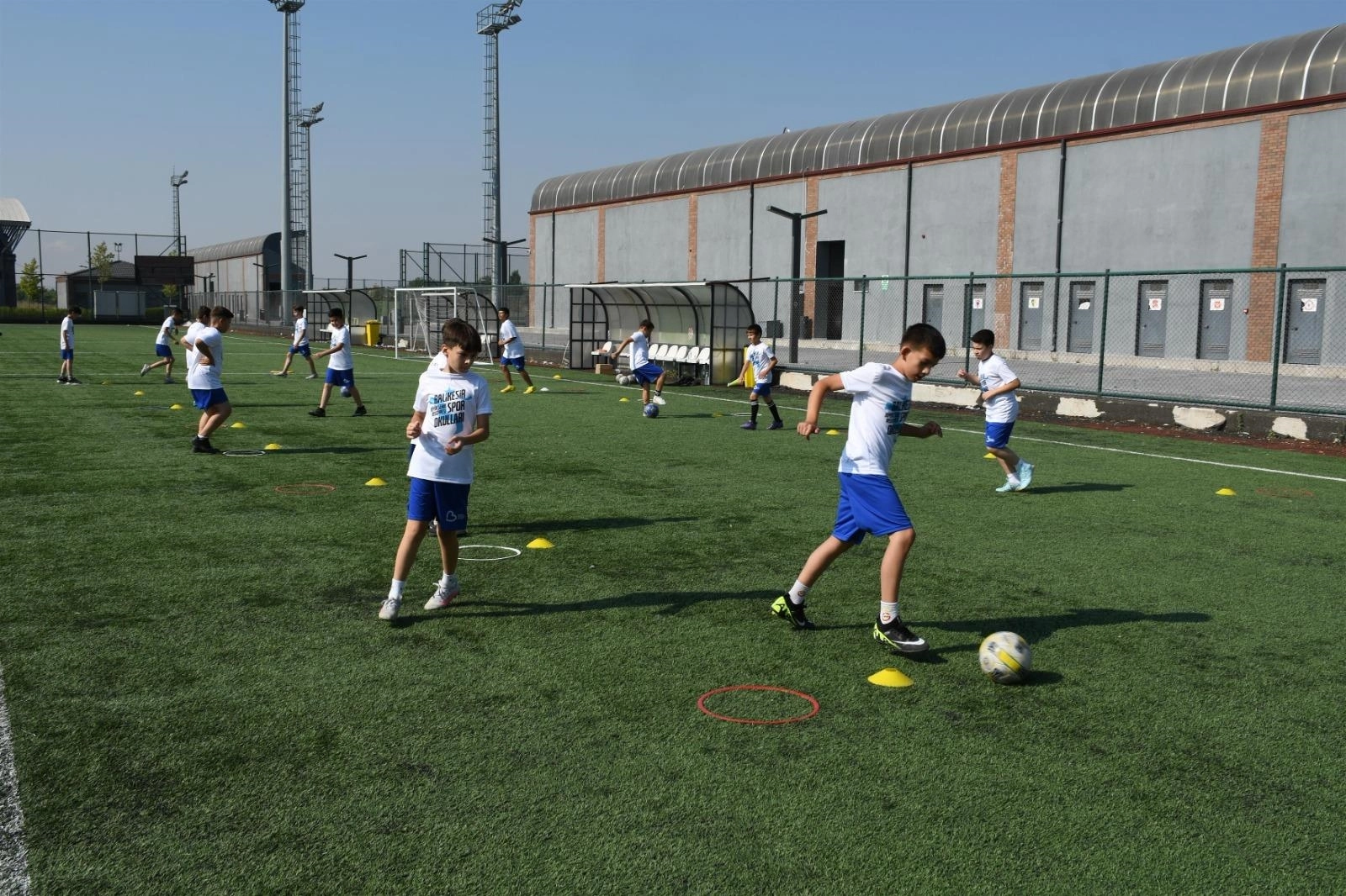 Balıkesir&rsquo;de Yaz Spor Okulları &ccedil;ocukları ve gen&ccedil;leri buluşturuyor