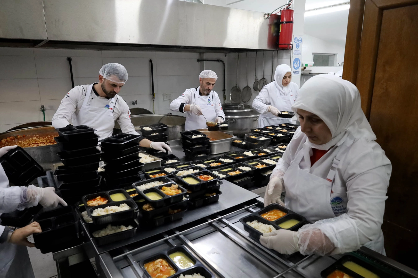 Sakarya'da bayramın bereketi ihtiya&ccedil; sahiplerinin sofrasına ulaşacak