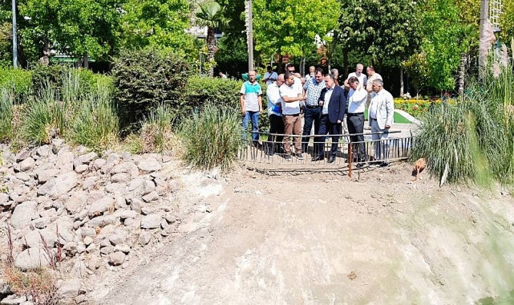 Başkan Dutlulu Atat&uuml;rk Kent Parkı'ndaki D&ouml;n&uuml;ş&uuml;m&uuml; Yerinde İnceledi