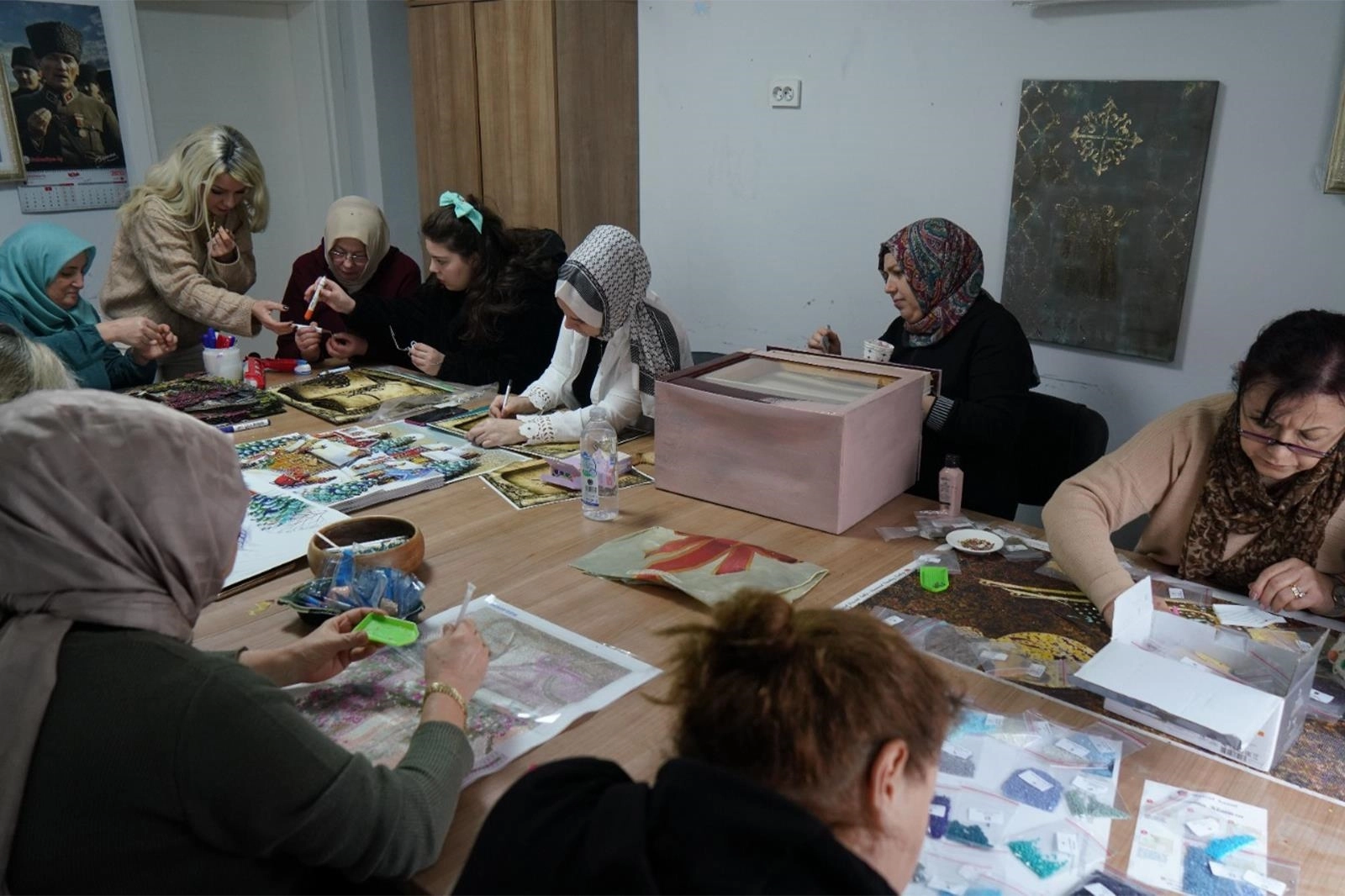 Kadınların sosyal g&uuml;c&uuml; Manyas&rsquo;ta merkezle b&uuml;y&uuml;yor