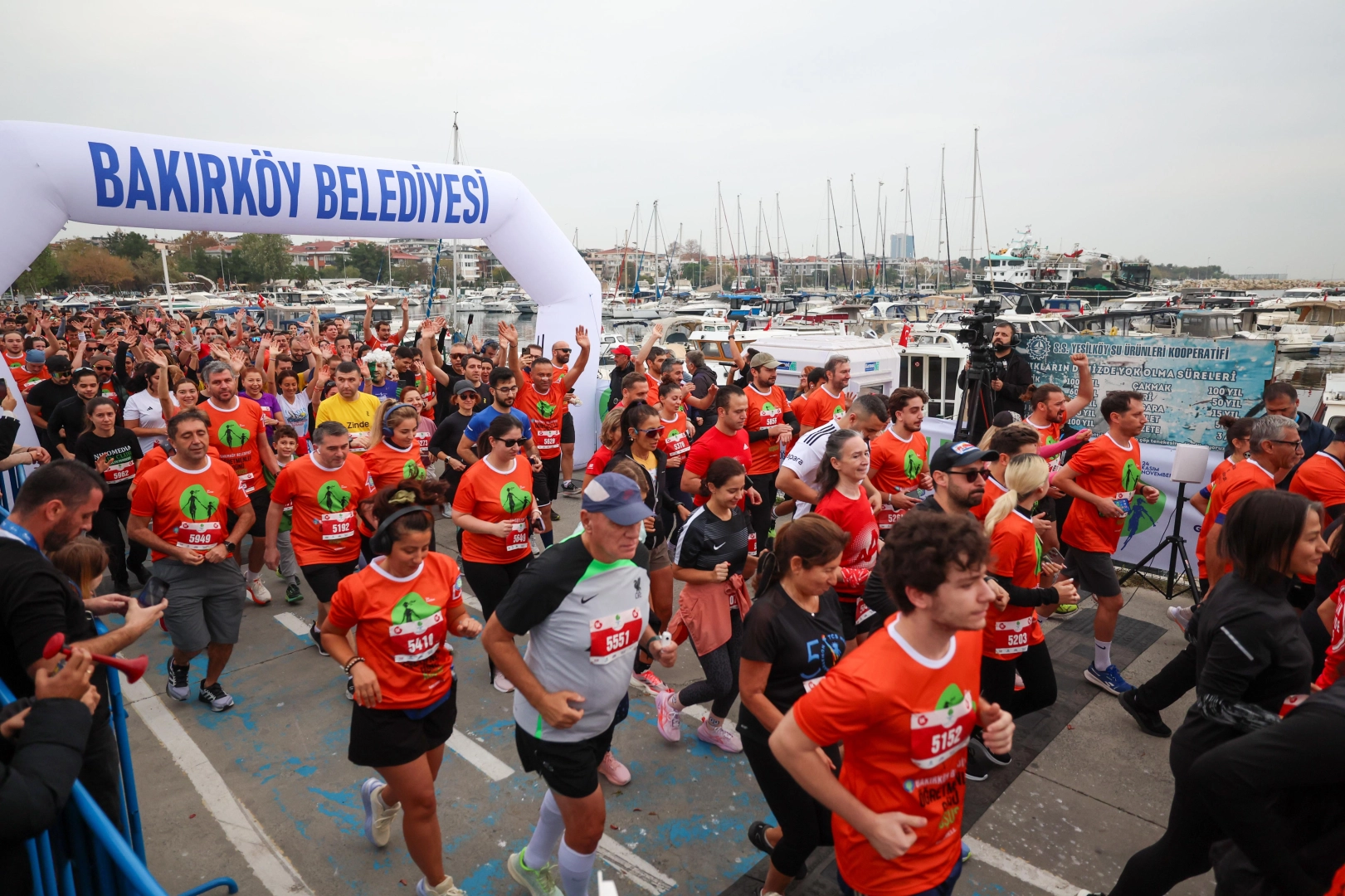 İstanbul Bakırk&ouml;y&rsquo;de &ouml;ğretmenler g&uuml;n&uuml; i&ccedil;in 2 bin 800 kişi koştu