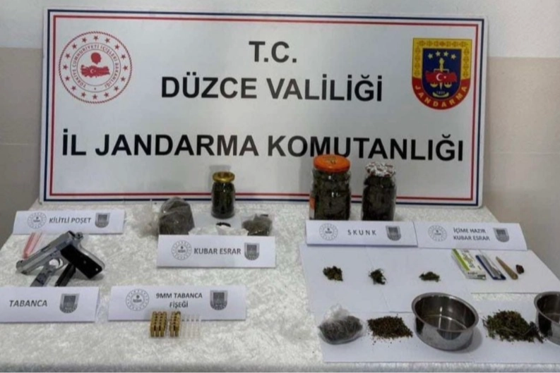 D&uuml;zce'de uyuşturucu operasyonu: 2 g&ouml;zaltı
