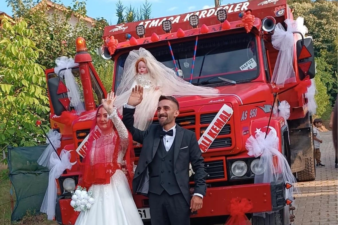 D&uuml;zce&rsquo;de hafriyat kamyonu gelin arabası oldu