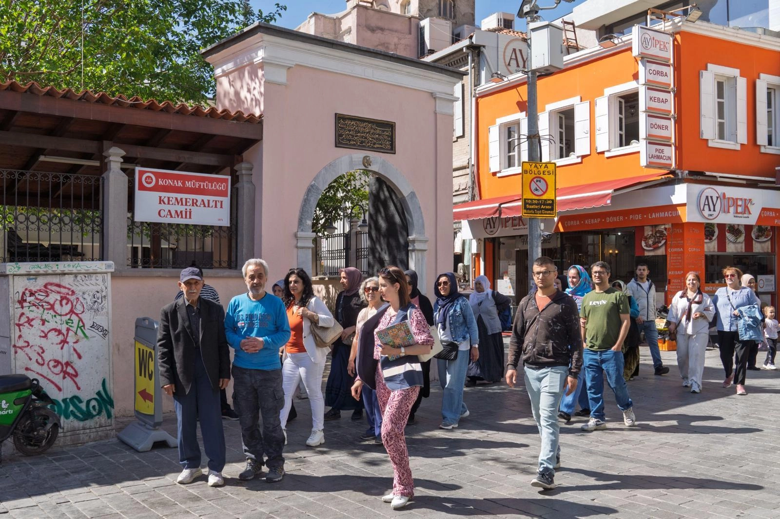 İzmir&rsquo;in emeklileri kenti keşfediyor