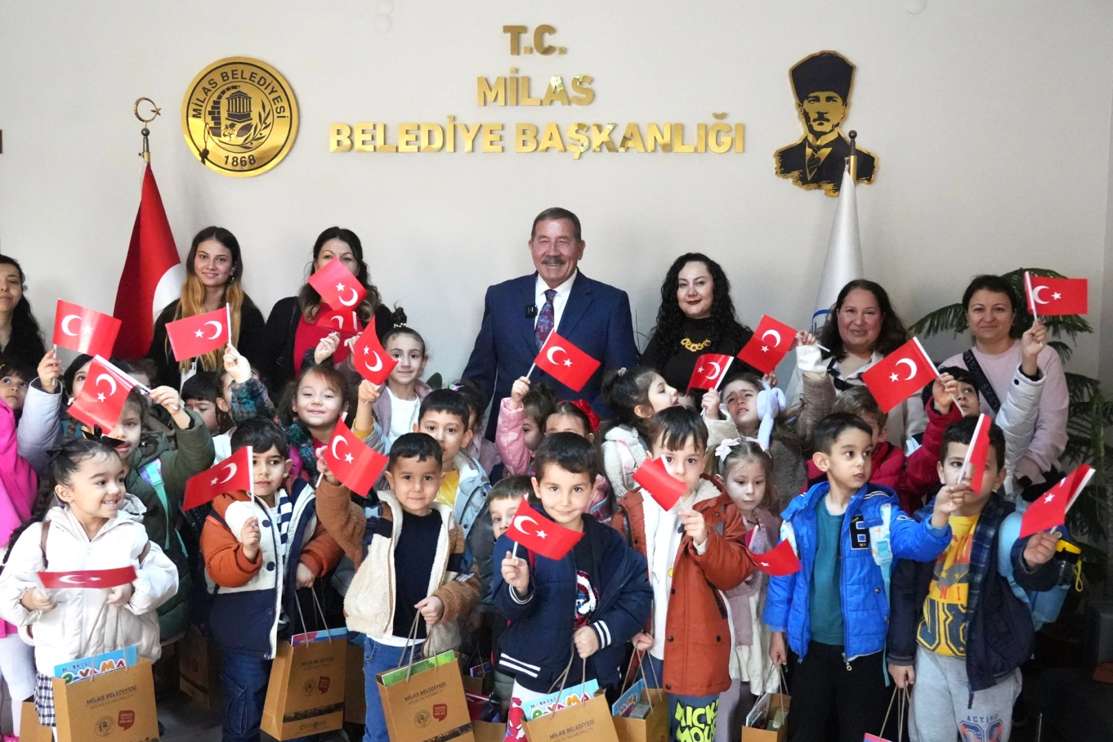 Muğla Milas&rsquo;ta anaokulu &ouml;ğrencileri yerel y&ouml;netimleri tanıdı