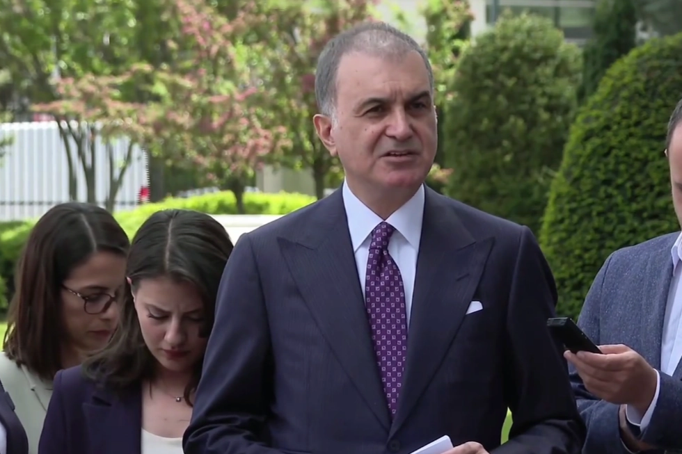 &Ouml;zg&uuml;r &Ouml;zel&rsquo;in dış politika eleştirilerine AK Parti'den tepki