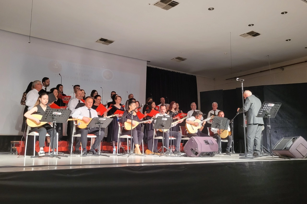 Edirne Keşan&rsquo;da t&uuml;rk&uuml; gecesi b&uuml;y&uuml;k beğeni topladı