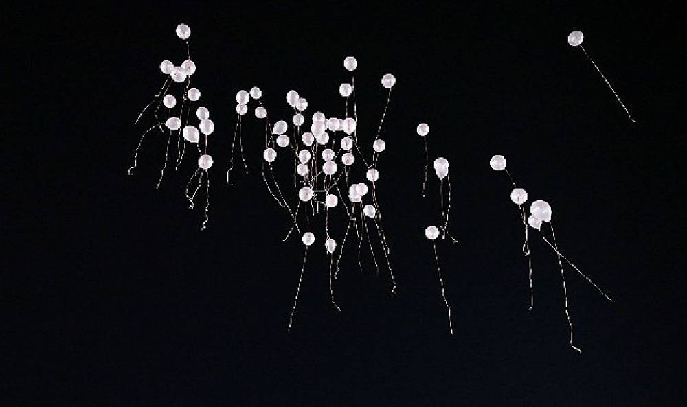 G&ouml;ky&uuml;z&uuml;ne pembe balon bıraktılar