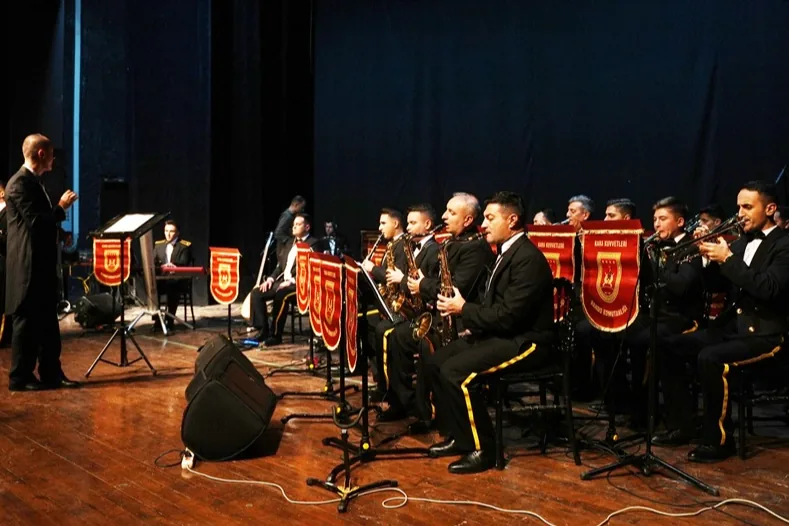 Kara Kuvvetleri Bando Komutanlığı'ndan Mardin'de m&uuml;zik ş&ouml;leni