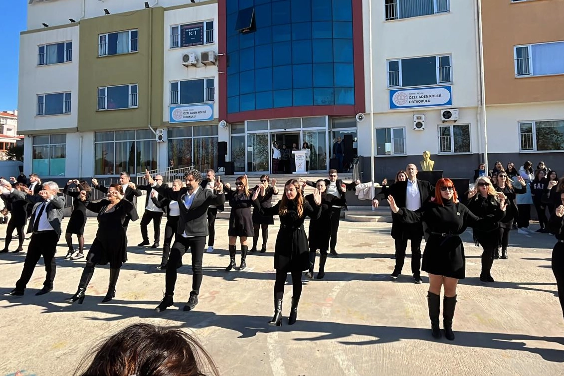 Edirne Keşan'da özel öğretmenler Zeybek oynadı