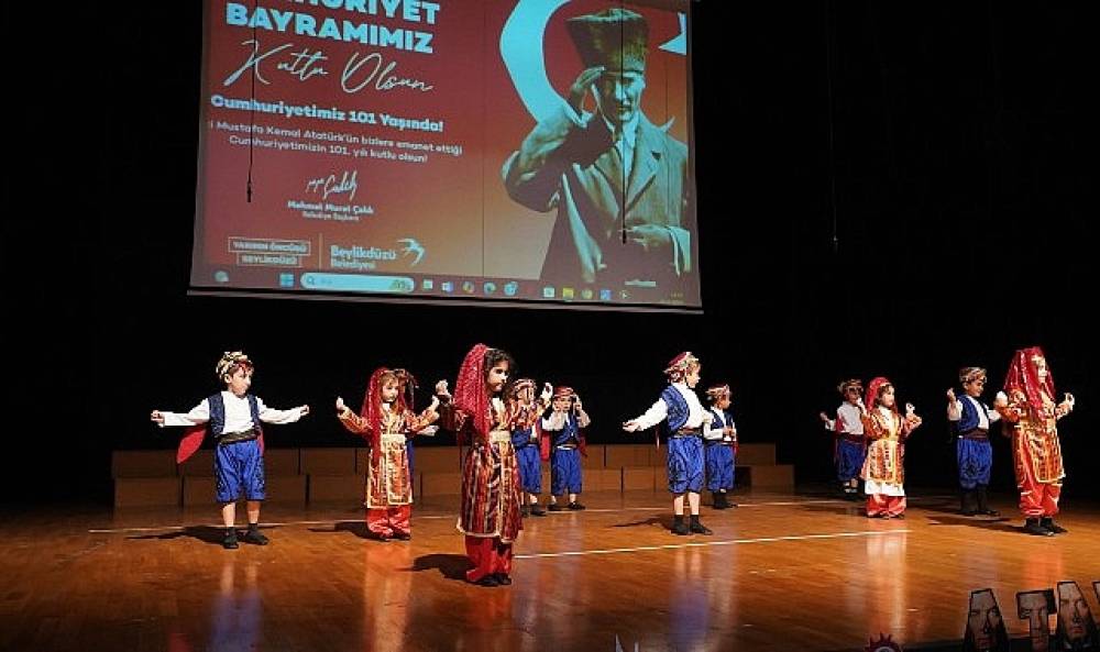 Beylikdüzü'nde Minik Öğrenciler 29 Ekim Ruhunu Yaşattı