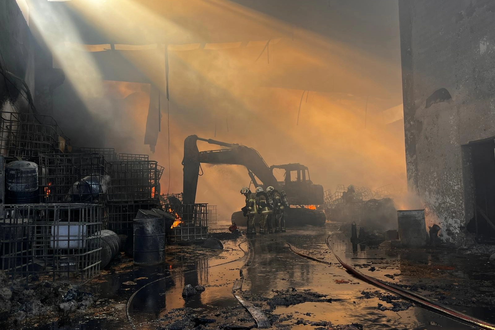 İzmir Torbalı&rsquo;daki fabrika yangını kontrol altında