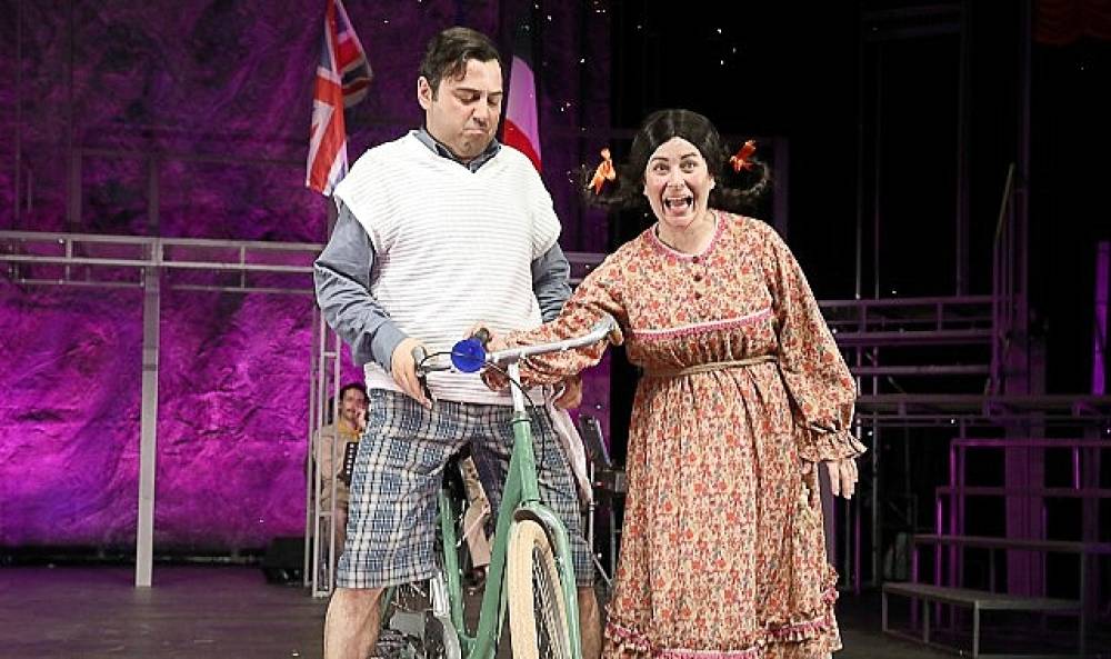 &ldquo;G&ouml;zlerimi Kaparım Vazifemi Yaparım" Bursa Seyircisiyle Buluştu