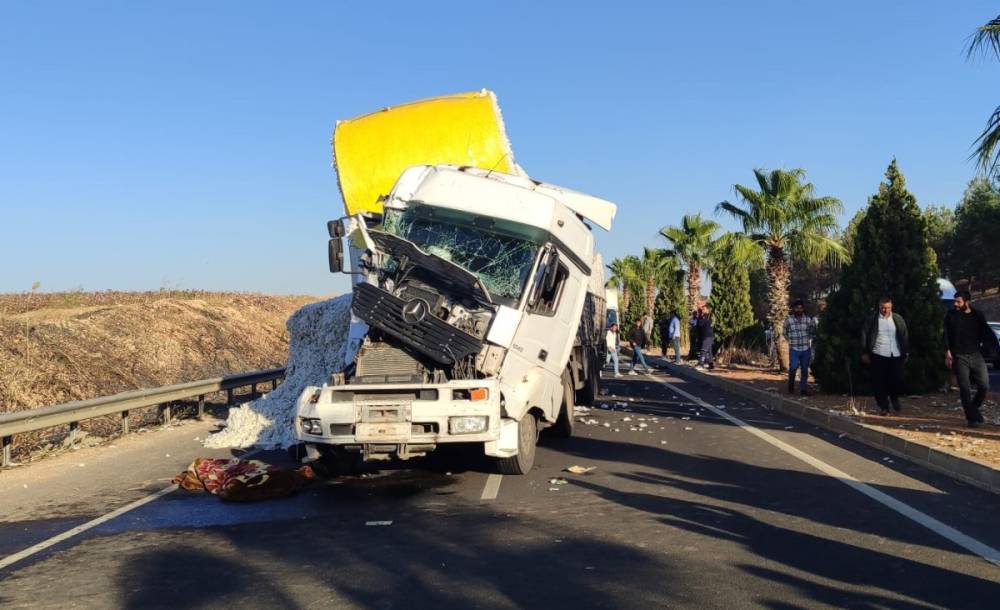 Şanlıurfa’da tır ile kamyonet çarpıştı: sürücülerden biri öldü 