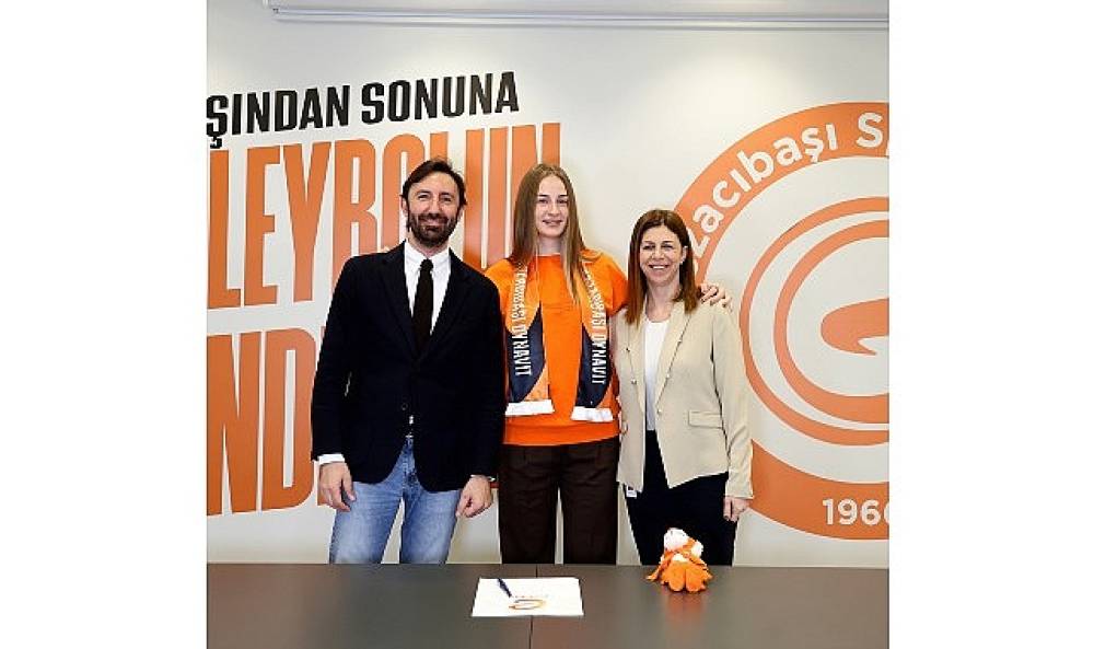 Avrupa'nın Y&uuml;kselen Sma&ccedil;&ouml;r&uuml; Aleksandra Uzelac Eczacıbaşı Dynavit Formasıyla