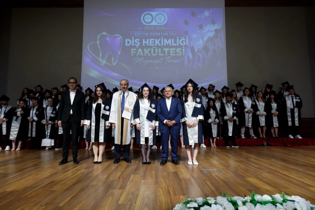 NNY&Uuml; Diş Hekimliği mezunlarını verdi
