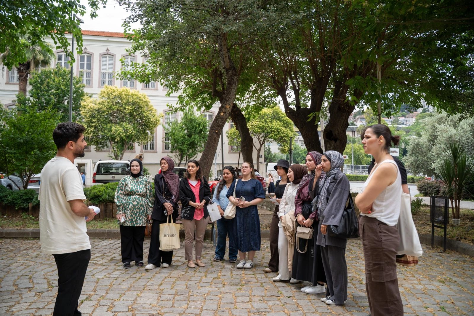 Tarık Dursun K.&rsquo;nin izinde İzmir turu