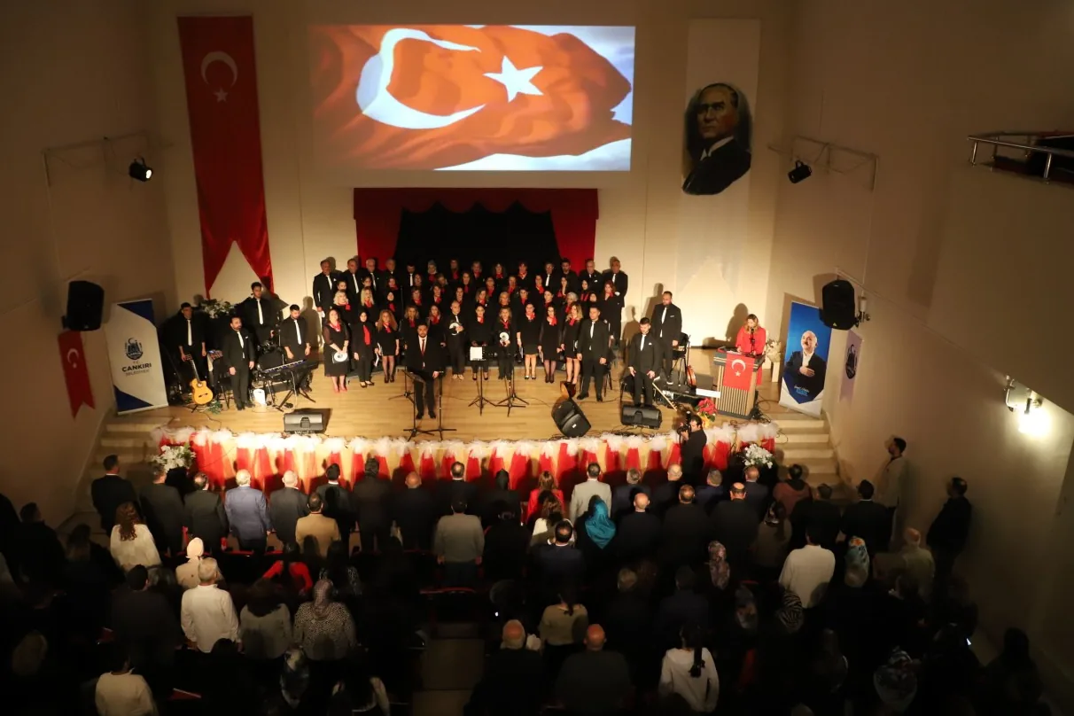 Cumhuriyet coşkusu t&uuml;rk&uuml;lerle sahneye taşındı