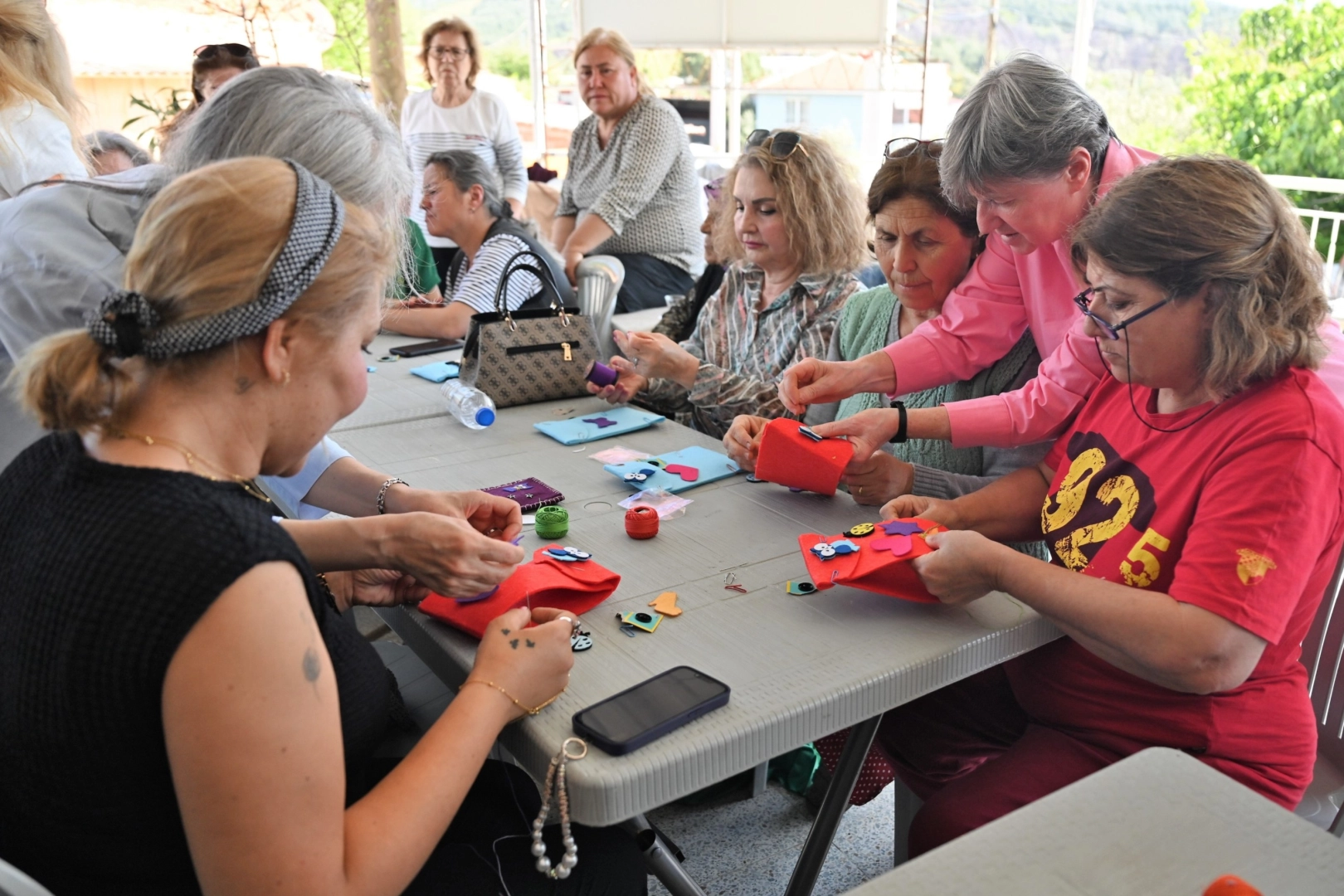 İzmir Bornova'da g&ouml;r&uuml;nmeyen emeğin sesi y&uuml;kseldi
