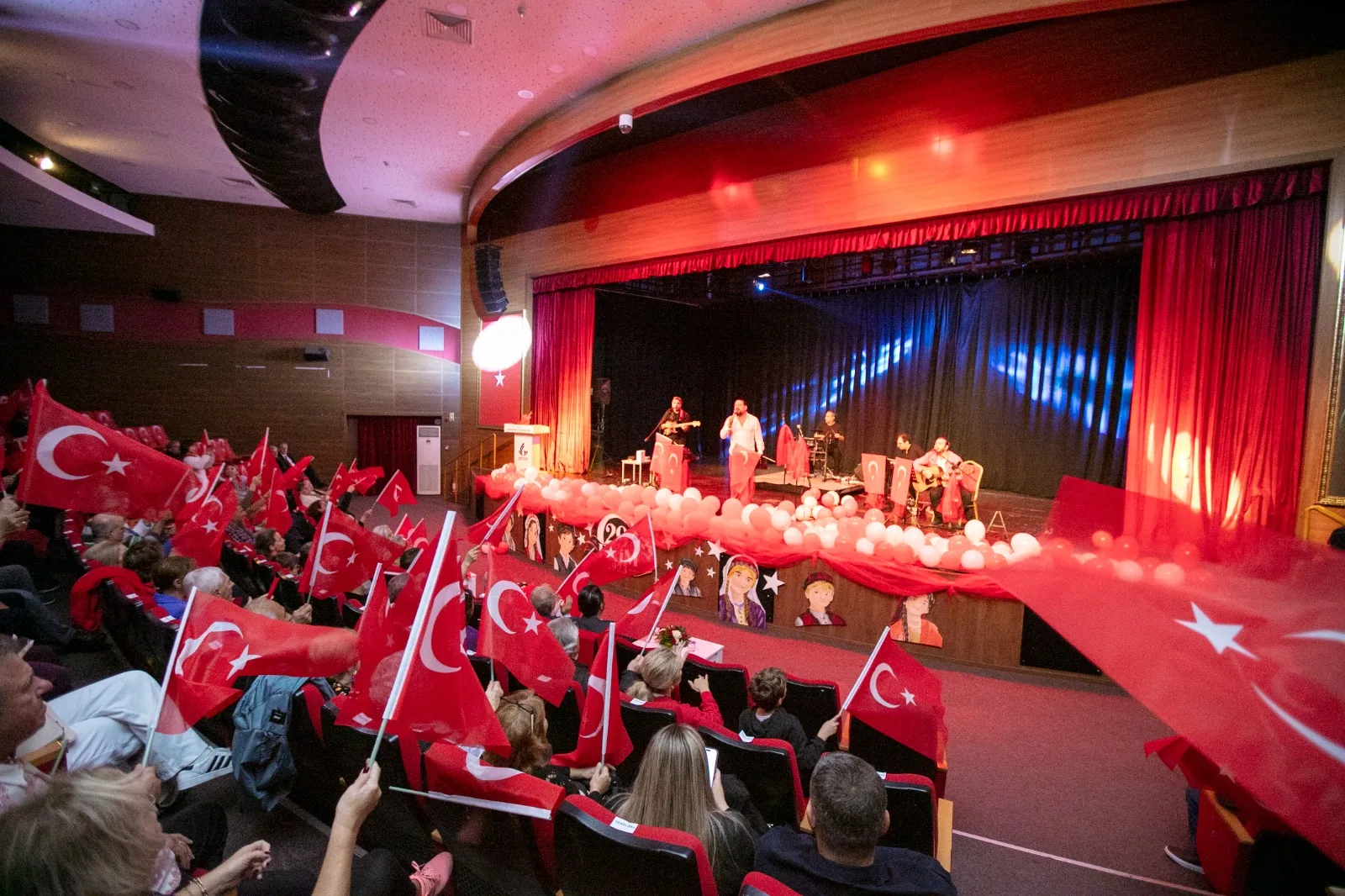 G&uuml;zelbah&ccedil;eliler 'Cumhuriyet Y&uuml;r&uuml;y&uuml;ş&uuml;'nde buluştu