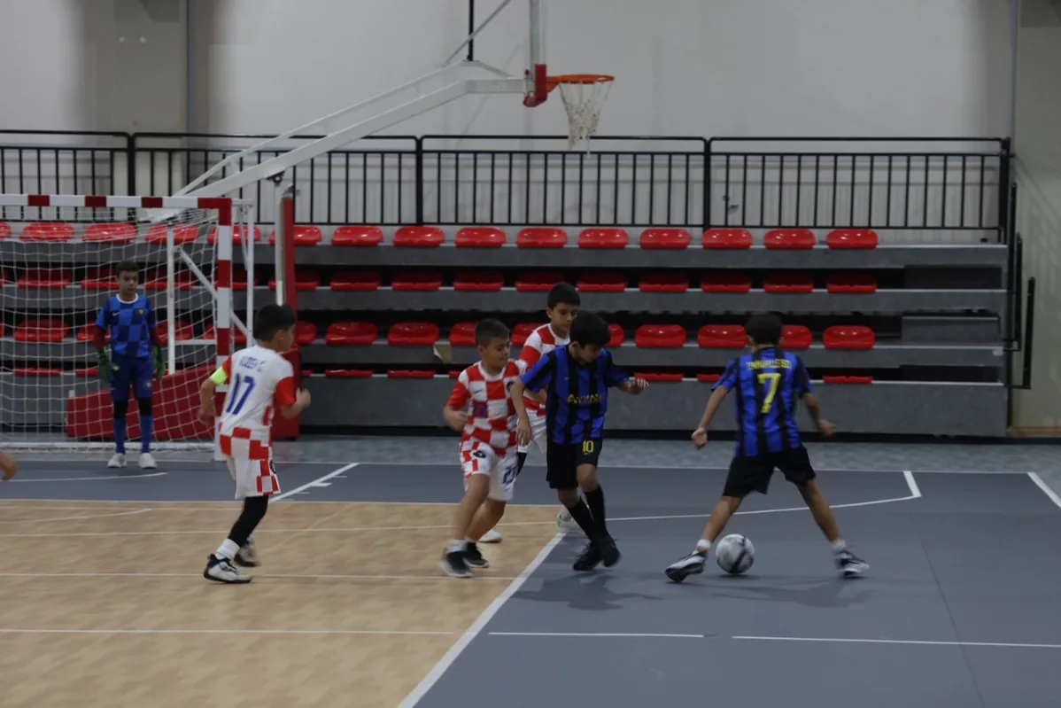 İzmir &Ccedil;iğli'de cumhuriyet coşkusu sporla ta&ccedil;landı