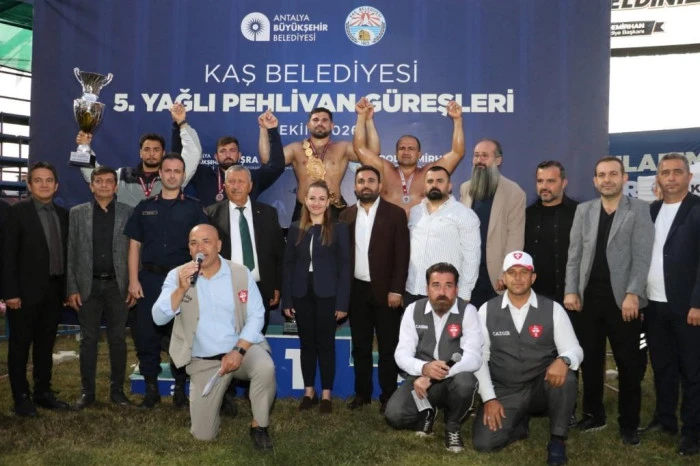 5. Geleneksel Kaş Belediyesi Yağlı Pehlivan G&uuml;reşleri'nin Başpehlivanı Erkan Taş Oldu