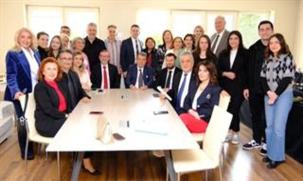 6. Dijital Eczacılık Zirvesi: Eczacılığın Geleceği Ataşehir&rsquo;den D&uuml;nyaya Yankılandı!