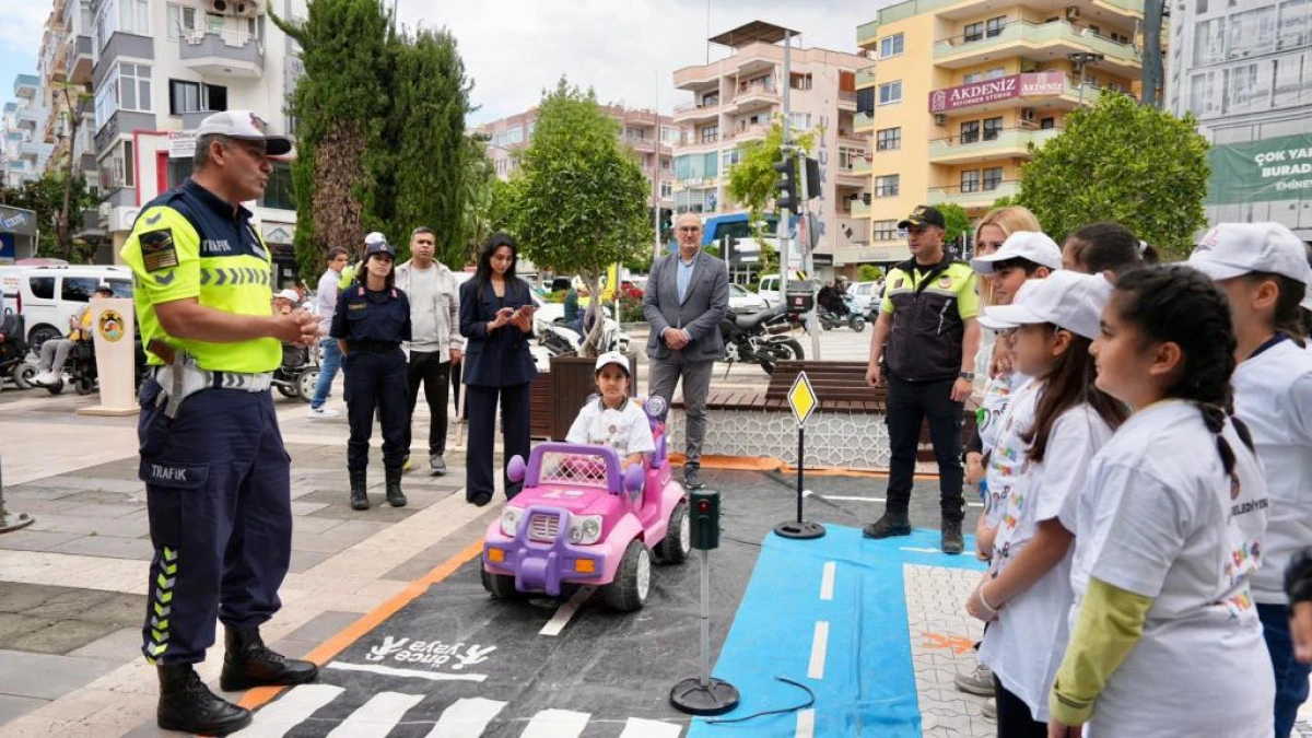 Alanya&rsquo;da Geleceğin S&uuml;r&uuml;c&uuml;lerinden Anlamlı Mesaj: "Trafikte G&uuml;venle B&uuml;y&uuml;yoruz"