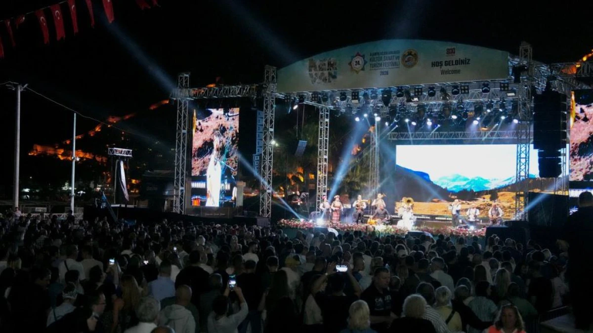 Alanya&rsquo;da Muhteşem Kapanış: 24. Uluslararası K&uuml;lt&uuml;r Sanat ve Turizm Festivali Sona Erdi!