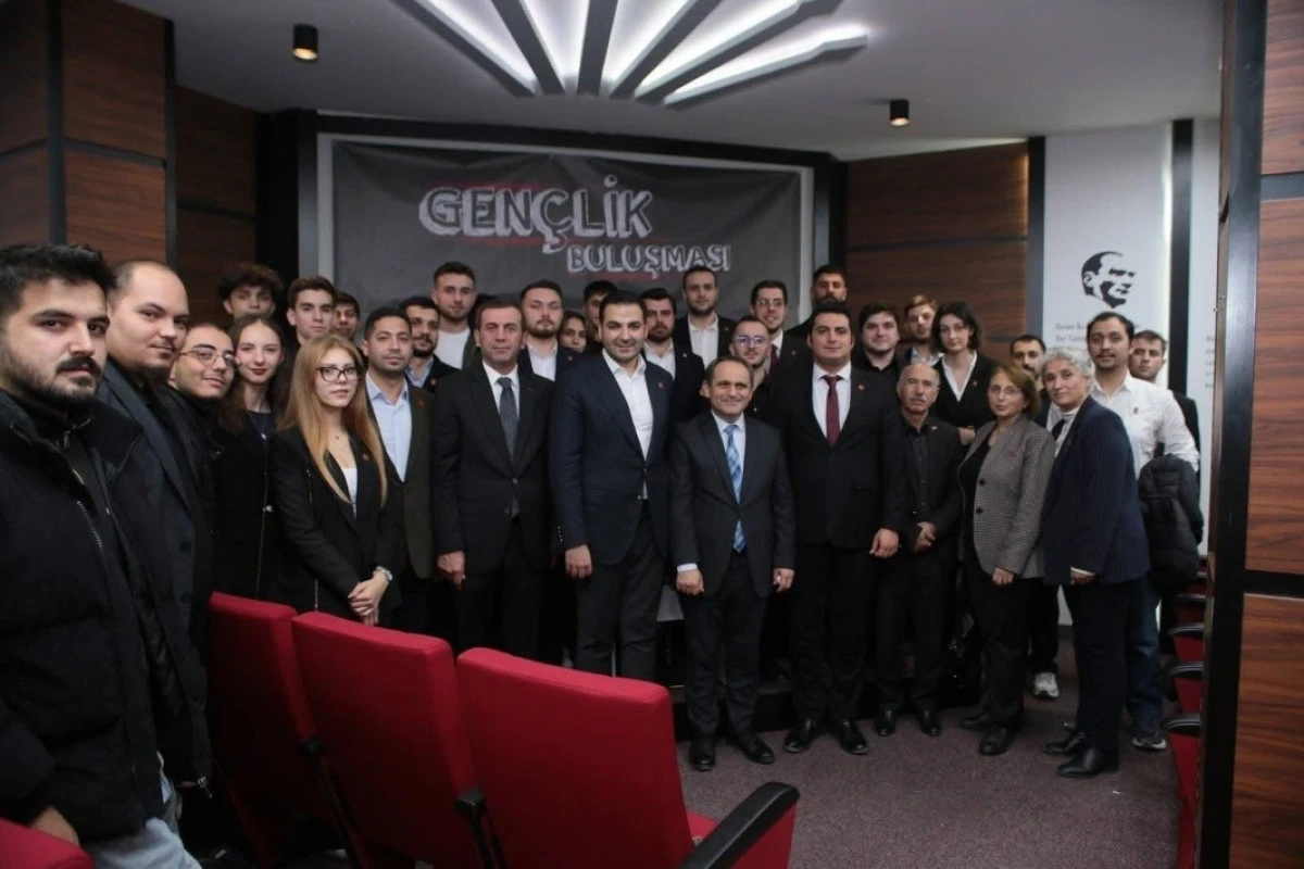 Başkan Curoğlu: &ldquo;Gen&ccedil;lerin talepleri siyasetin y&ouml;n&uuml;n&uuml; belirleyecek g&uuml;&ccedil;tedir&rdquo;