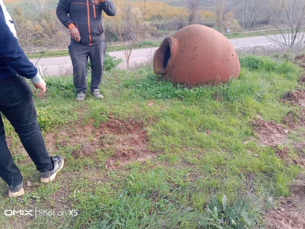 Bilecik&rsquo;te 1800 Yıllık K&uuml;pler G&uuml;n Y&uuml;z&uuml;ne &Ccedil;ıktı: YHT G&uuml;zerg&acirc;hı Yakınında Tarihi Keşif