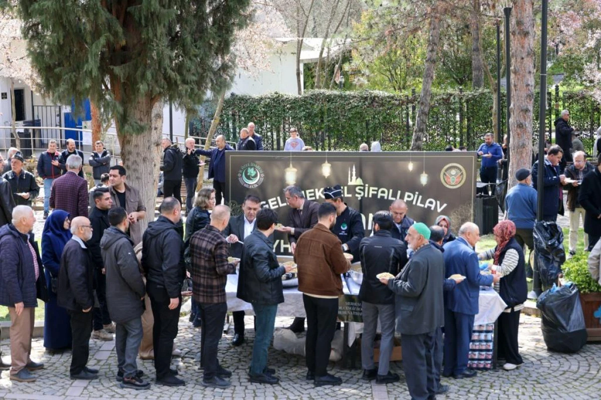 BİLECİK&rsquo;TE ASIRLIK GELENEK YAŞIYOR: ŞİFALI PİLAV İKRAMI G&Ouml;N&Uuml;LLERİ BİRLEŞTİRİYOR