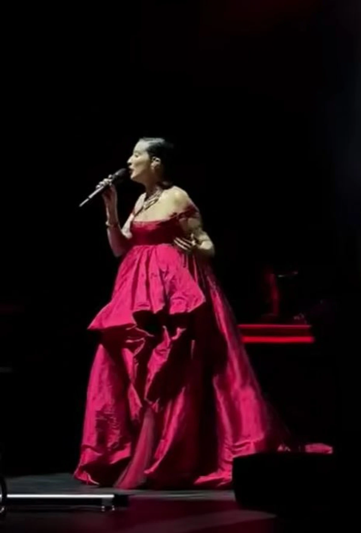 Binlerce Kişi Hep Bir Ağızdan S&ouml;yledi: Melike Şahin B&uuml;y&uuml;ledi! VİDEOLU HABER