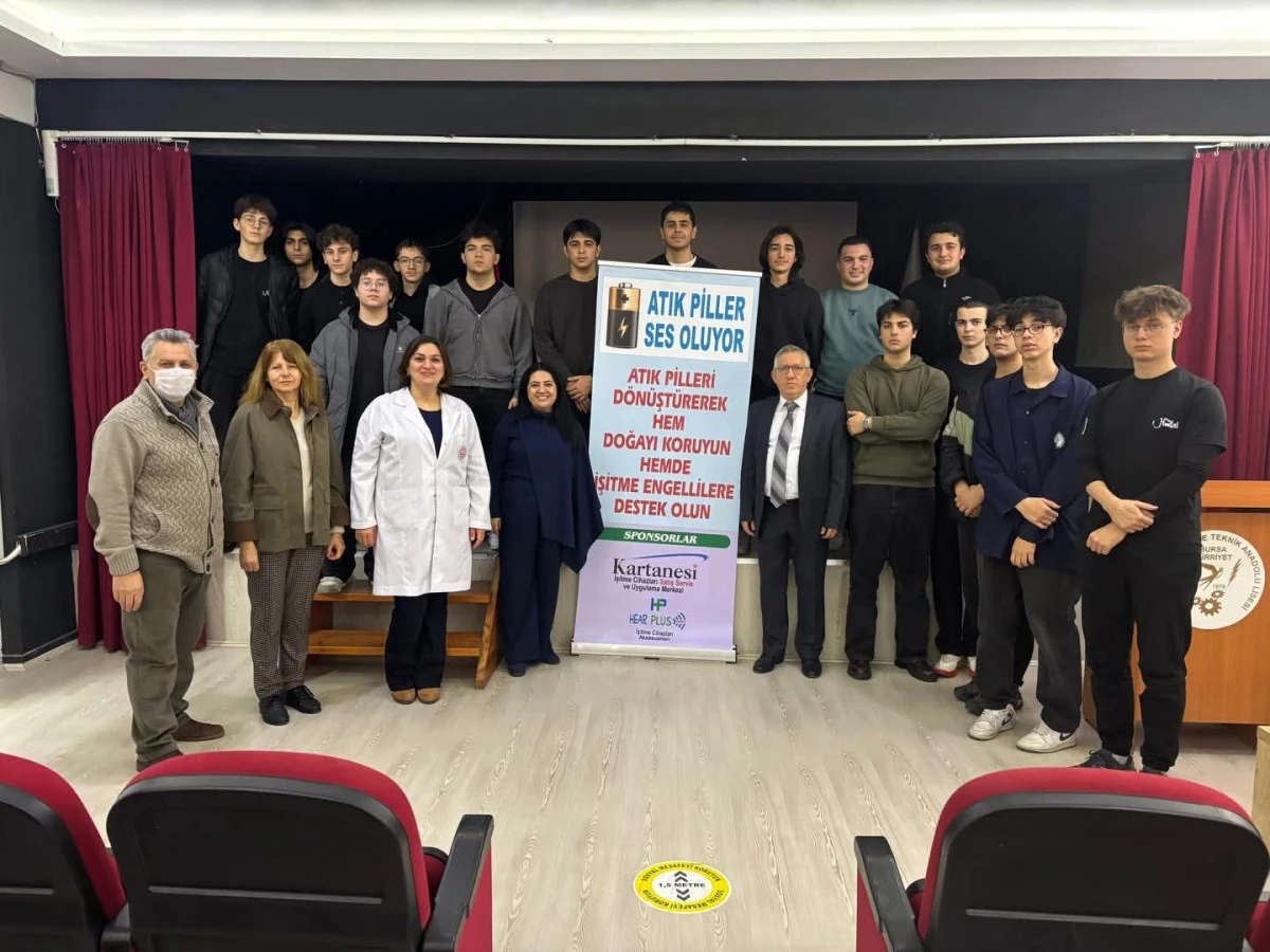 Bursa'da Liseliler Atık Pilleri D&ouml;n&uuml;şt&uuml;rerek &Ouml;rnek Oluyor