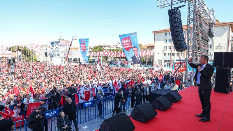 CHP Lideri &Ouml;zg&uuml;r &Ouml;zel, Manisa&rsquo;da: &ldquo;Beşli &Ccedil;eteye, Yazlık, Kışlık Saraya Veriyorsun, Emekliye &lsquo;Para Yok&rsquo; Diyorsun&rdquo;-VİDEOLU HABER