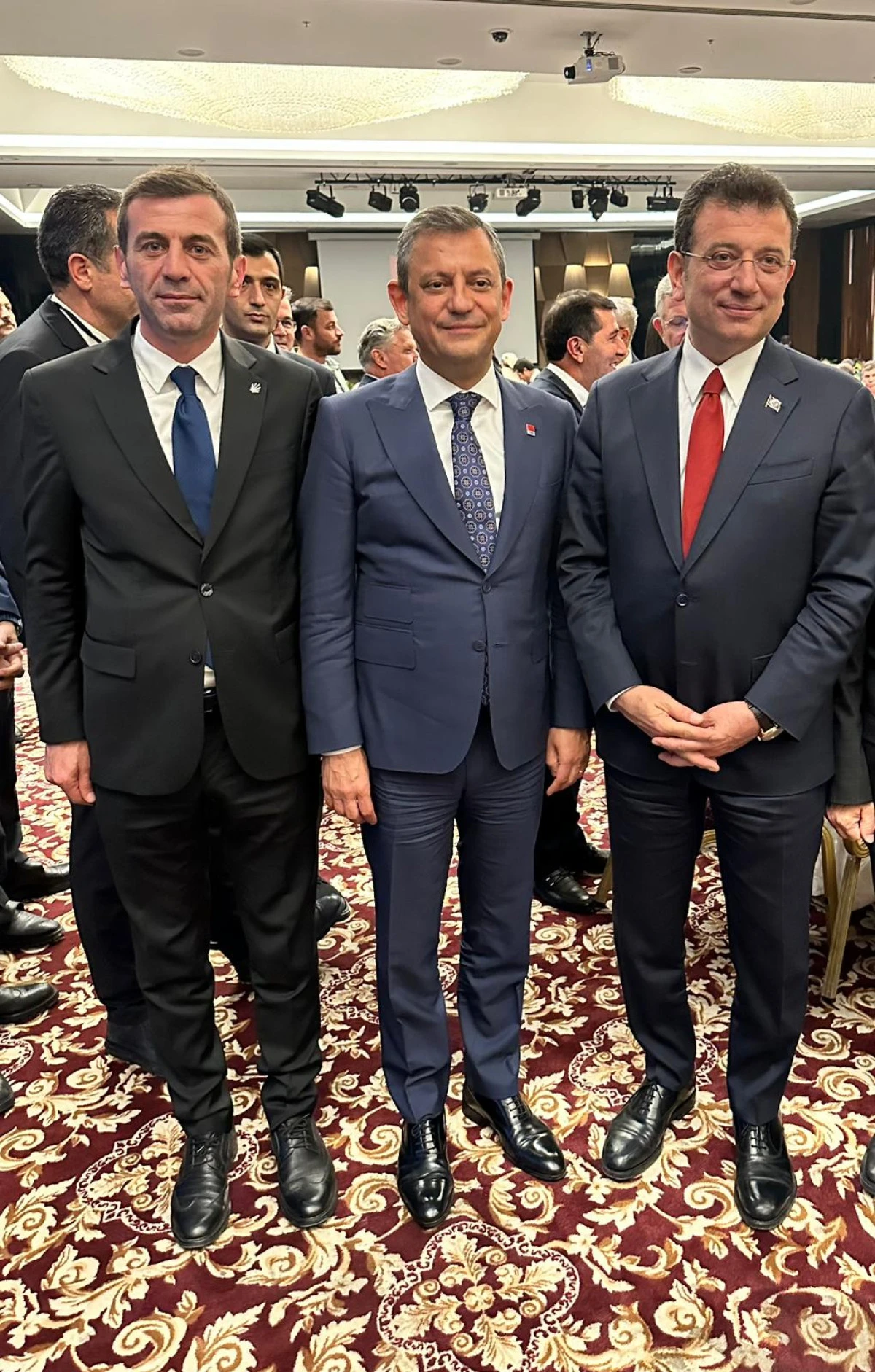 CHP Sakarya&rsquo;dan &Ouml;zg&uuml;r &Ouml;zel&rsquo;e Tam Destek: "Halkın İradesini Savunmaya Devam Edeceğiz"