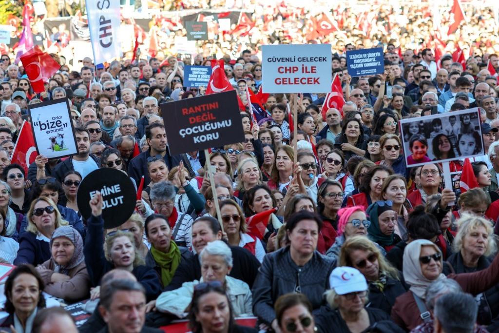 CHP’li Akyıl, Teröre ve Şiddete Karşı Yaşam Hakkı Mitingi’ne katıldı  KORKMAYACAĞIZ SİNMEYECEĞİZ!