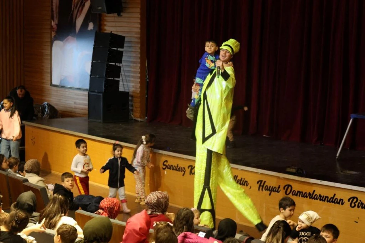 &Ccedil;ocuklar &ldquo;Yetenek Sirkiniz&rdquo; G&ouml;sterisini Heyecanla İzledi