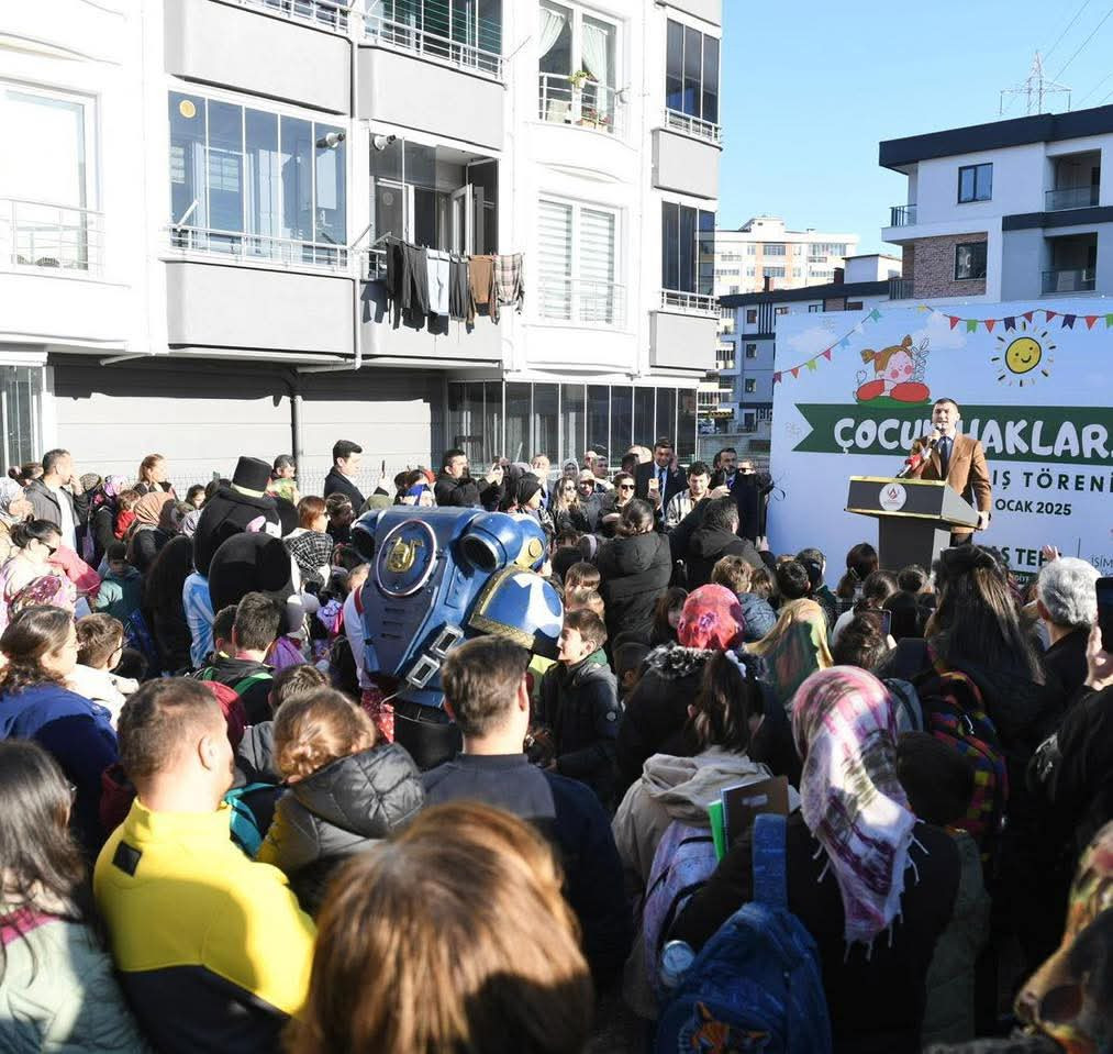 Cumhuriyet Halk Partisi (CHP) Altınordu İlçe Başkanı Bulut Gürsoy, Altınordu’da Çocuk Hakları Parkı Açılışına Katıldı