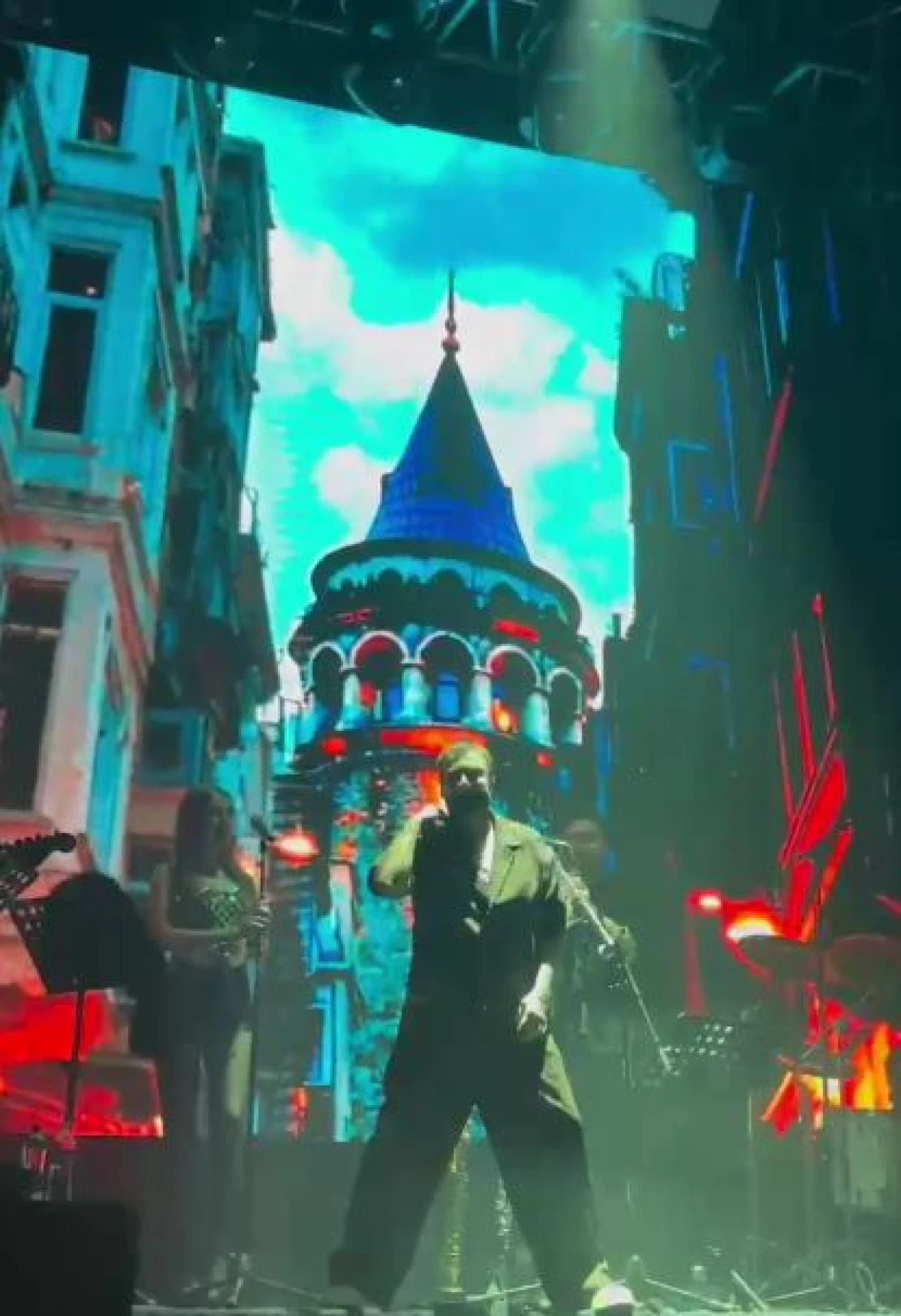 EFSANE GERİ D&Ouml;ND&Uuml;! Murat Dalkılı&ccedil;&rsquo;tan Unutulmaz Sahne D&ouml;n&uuml;ş&uuml;