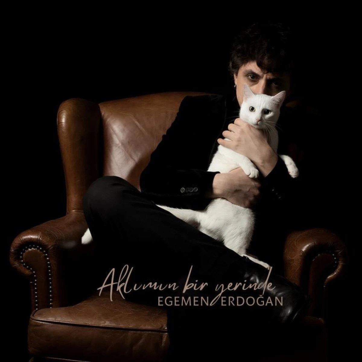 Egemen Erdoğan&rsquo;dan Yeni Tekli: &ldquo;Aklımın Bir Yerinde&rdquo;