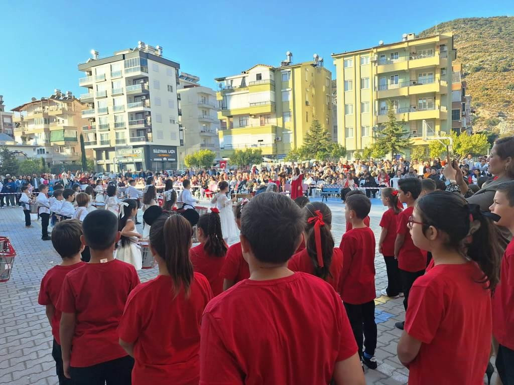 EMİN AKIN İLKOKULU'NDA CUMHURİYET BAYRAMI COŞKU İLE KUTLANDI.