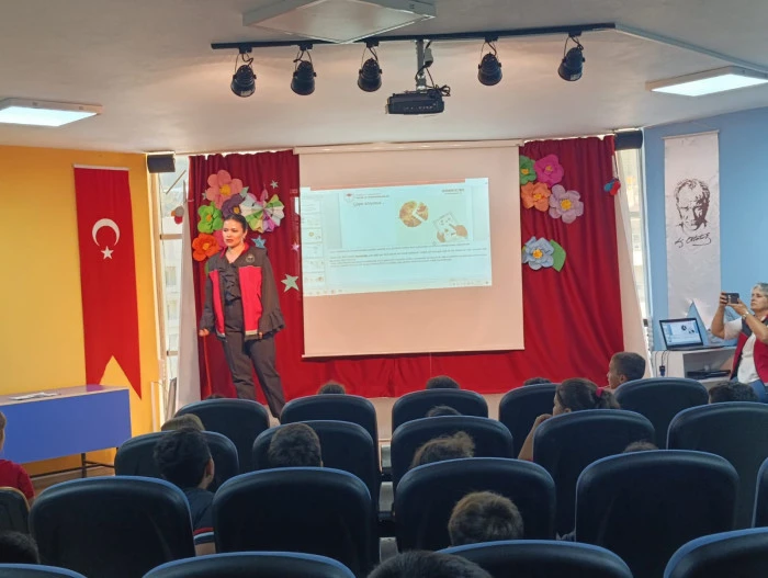 Emin Akın İlkokulu'nda "Gıda Kaybı ve İsrafı" Semineri: Geleceğin Nesillerine Bilin&ccedil;li T&uuml;ketim Eğitimi