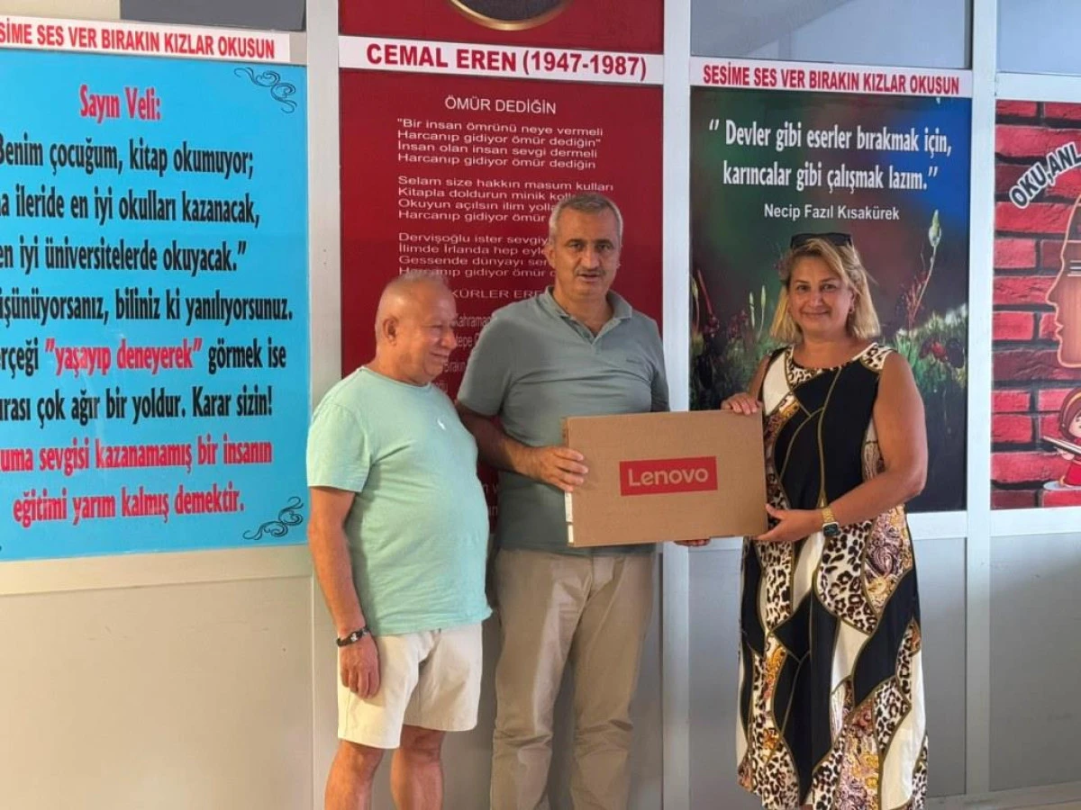 EREN AİLESİ&rsquo;NDEN EĞİTİME BİR DESTEK DAHA: ESENTEPE ORTAOKULU&rsquo;NA DİZ&Uuml;ST&Uuml; BİLGİSAYAR BAĞIŞI
