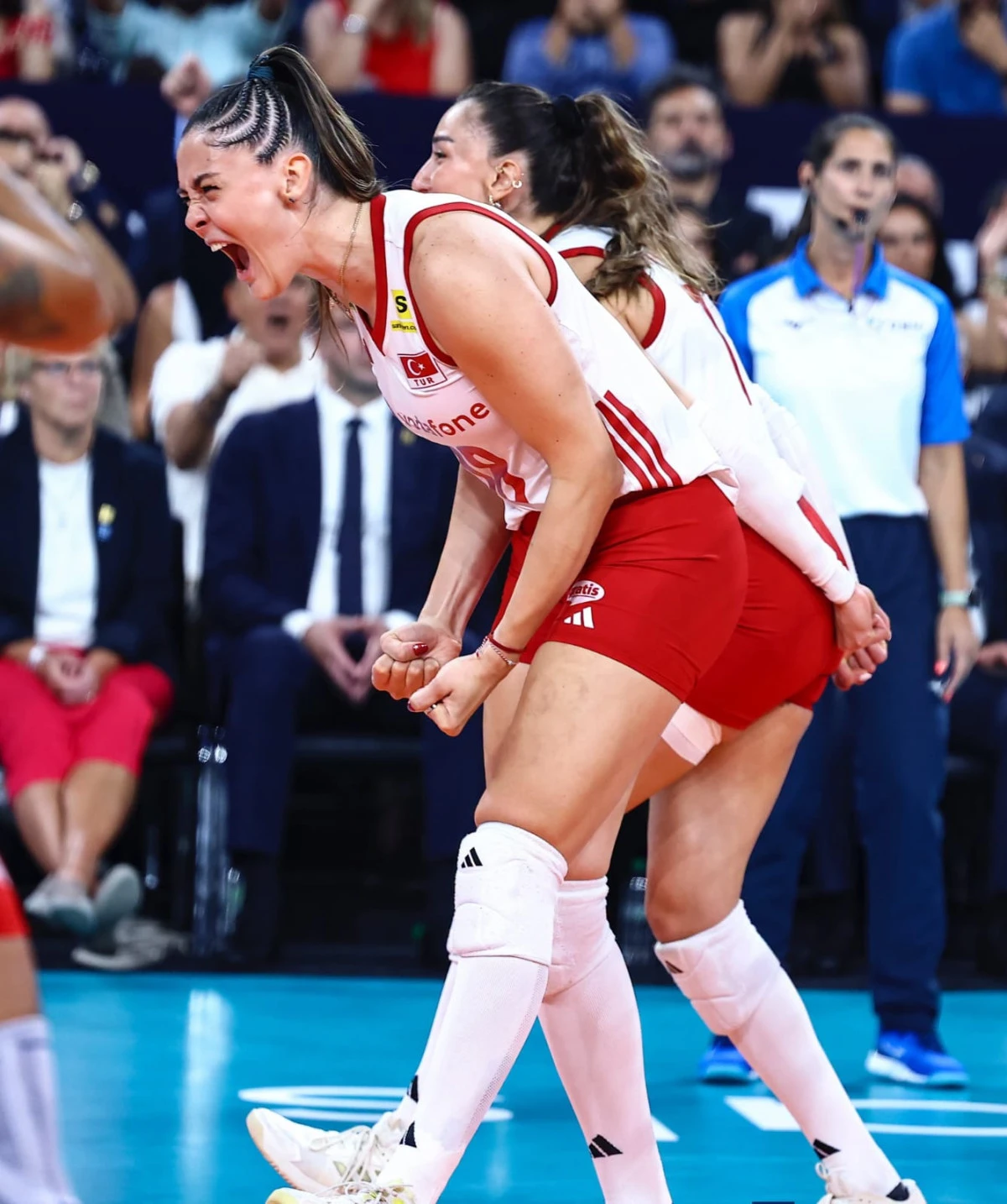 FİLENİN SULTANLARI YENİDEN ZİRVEDE: SIRBİSTAN&rsquo;I 3-0 DEVİRİP FİNALE Y&Uuml;KSELDİK!