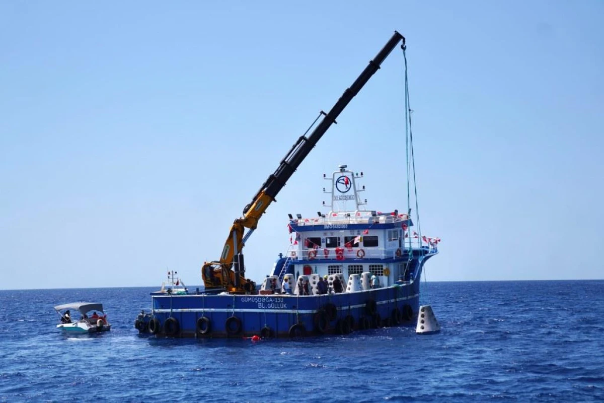 Finike A&ccedil;ıklarında Deniz Ekosistemine B&uuml;y&uuml;k Destek: 50 Yapay Resif Mavi Sularla Buluştu