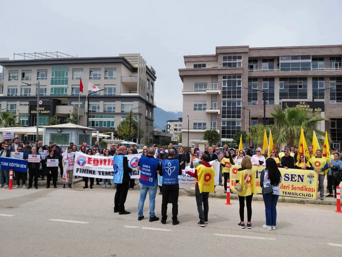 Finike&rsquo;de Eğitimciler Tek Ses: "Okulda Şiddete Son!"